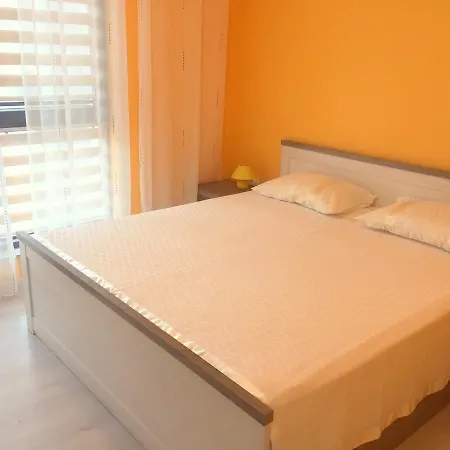 Luxury Apartment *
